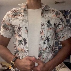 H&M Divided Tropical Pattern Button-up Shirt